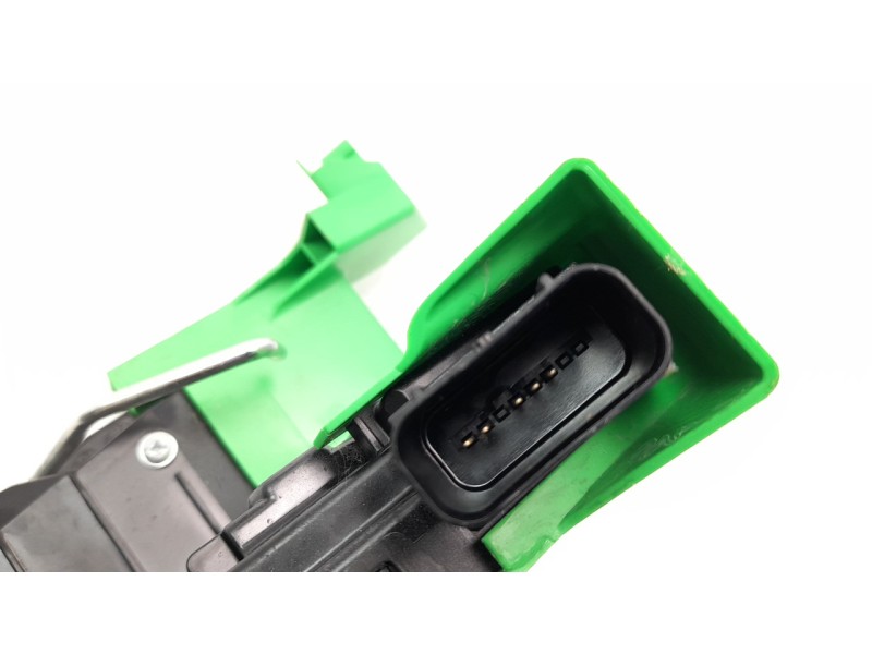 Recambio de cerradura puerta trasera derecha para hyundai tucson referencia OEM IAM 81420N7000  