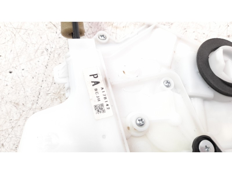 Recambio de cerradura puerta trasera derecha para mazda 3 berlina (bp) referencia OEM IAM A17B142BCJH  