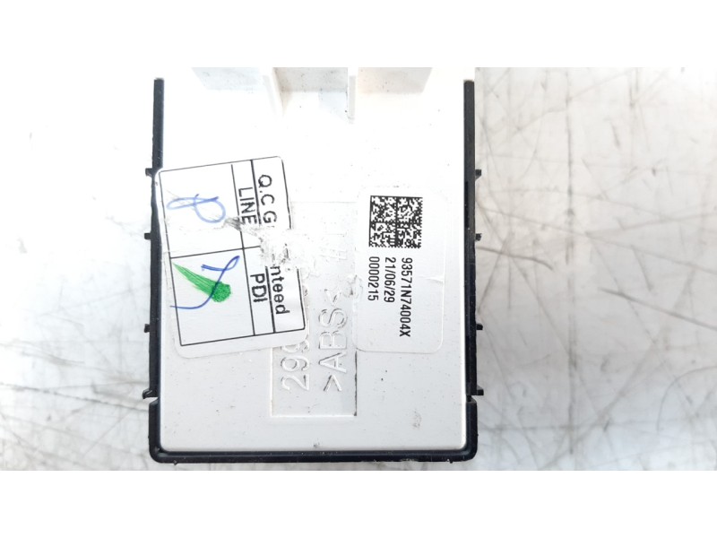 Recambio de mando elevalunas delantero izquierdo para hyundai tucson referencia OEM IAM 93571N7400  