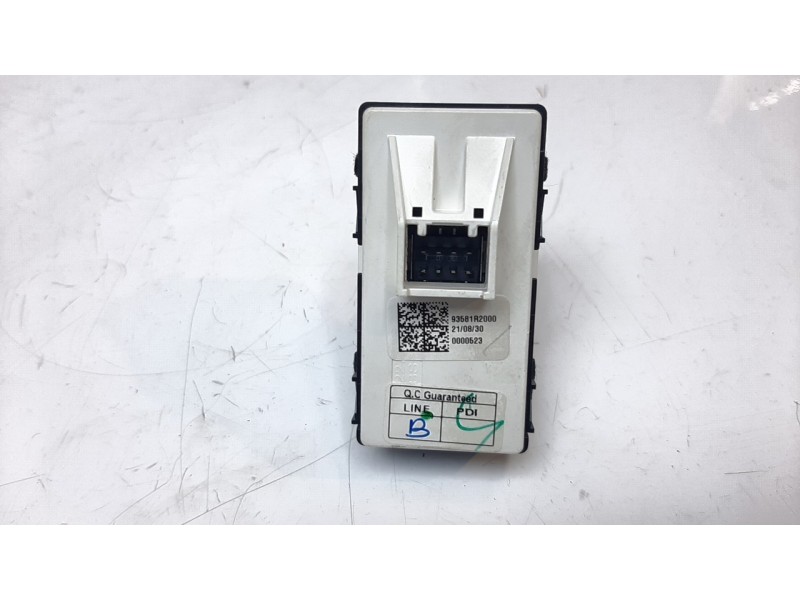 Recambio de mando elevalunas trasero derecho para kia sportage (nq5) drive referencia OEM IAM 93581R2000  
