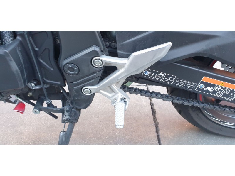 Recambio de estribera izquierda para honda cbr 500r cbr 500 r referencia OEM IAM 50700MJWAJ000  