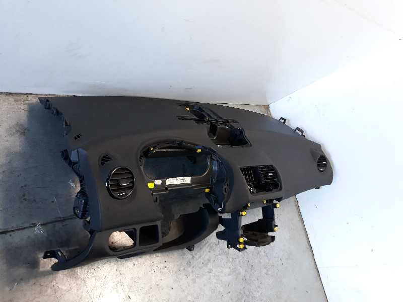 Recambio de salpicadero para opel meriva b 1.6 cdti dpf referencia OEM IAM 13315250  