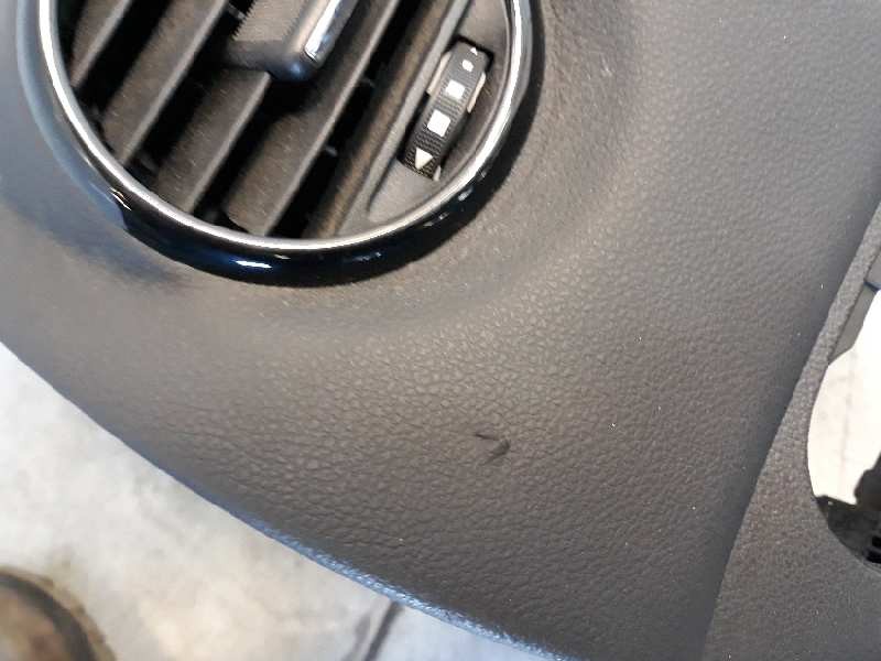 Recambio de salpicadero para opel meriva b 1.6 cdti dpf referencia OEM IAM 13315250  