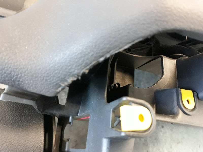 Recambio de salpicadero para opel meriva b 1.6 cdti dpf referencia OEM IAM 13315250  
