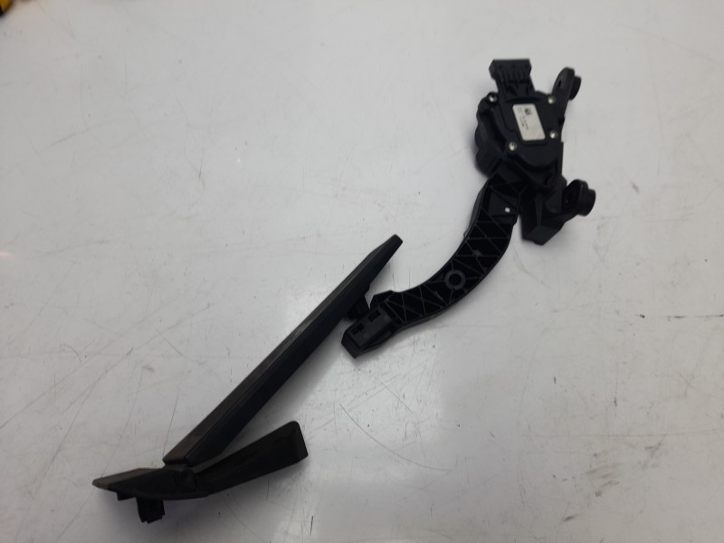Recambio de potenciometro pedal para kia cee´d 1.4 crdi cat referencia OEM IAM A10032700A6100  