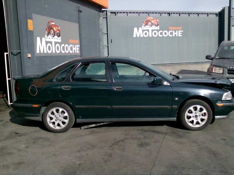 volvo s40 berlina del año 1999