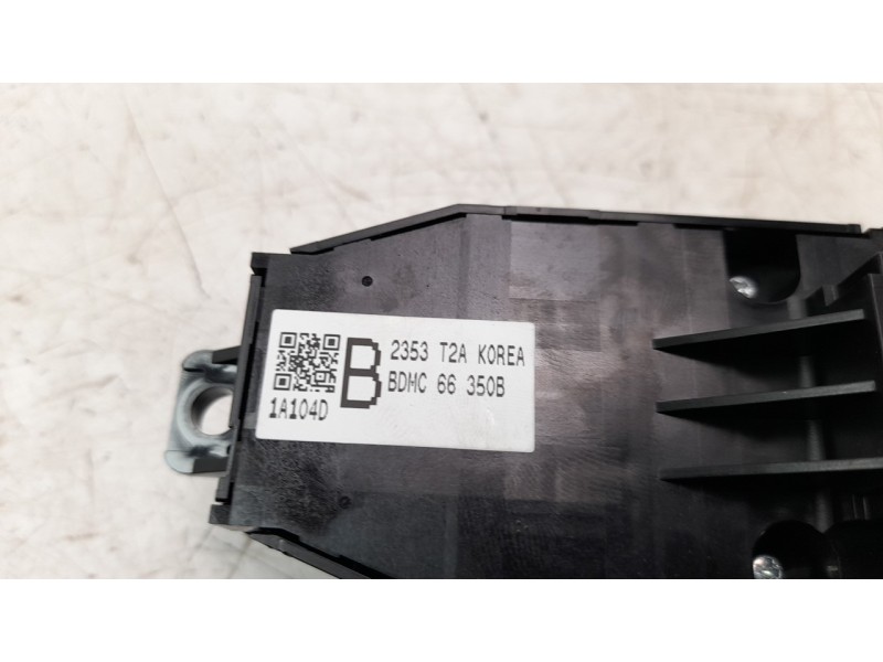 Recambio de mando elevalunas delantero izquierdo para mazda 3 berlina (bp) referencia OEM IAM BDMC66350B  
