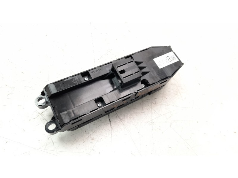 Recambio de mando elevalunas delantero izquierdo para mazda 3 berlina (bp) referencia OEM IAM BDMC66350B  