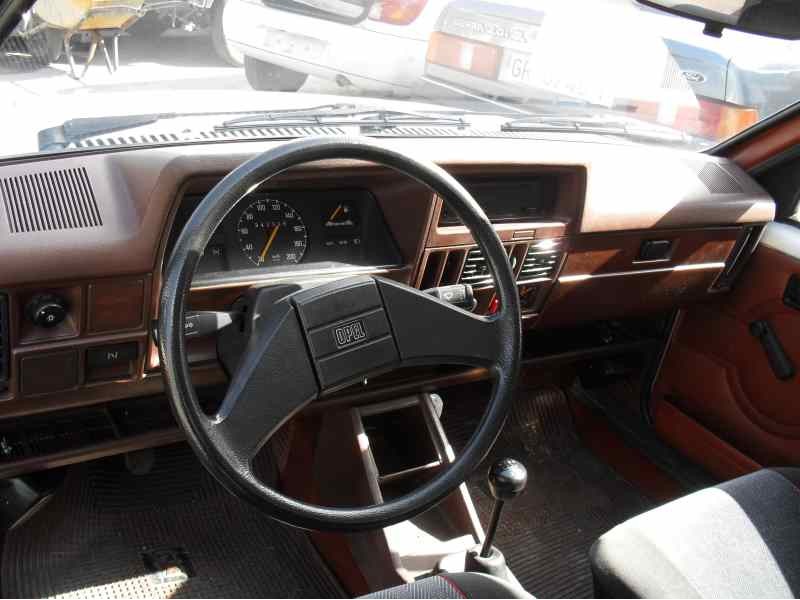 opel corsa a del año 1983