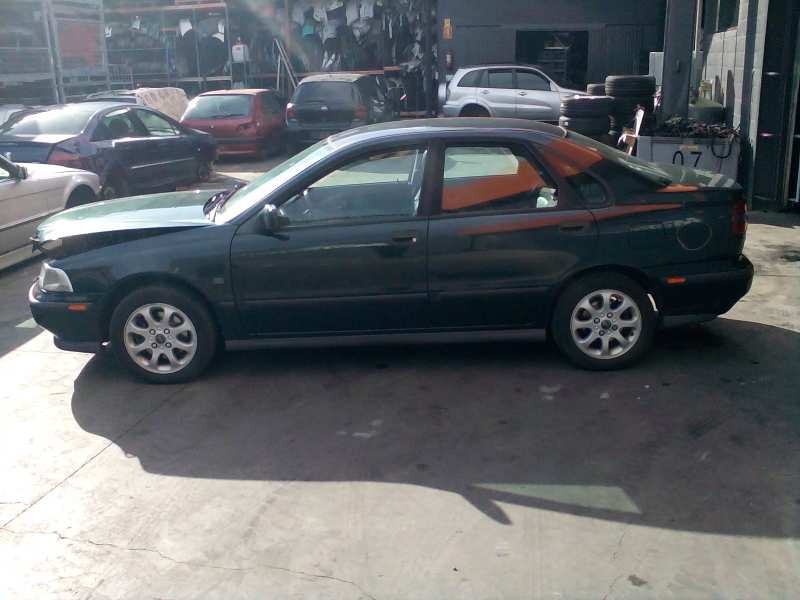 volvo s40 berlina del año 1999