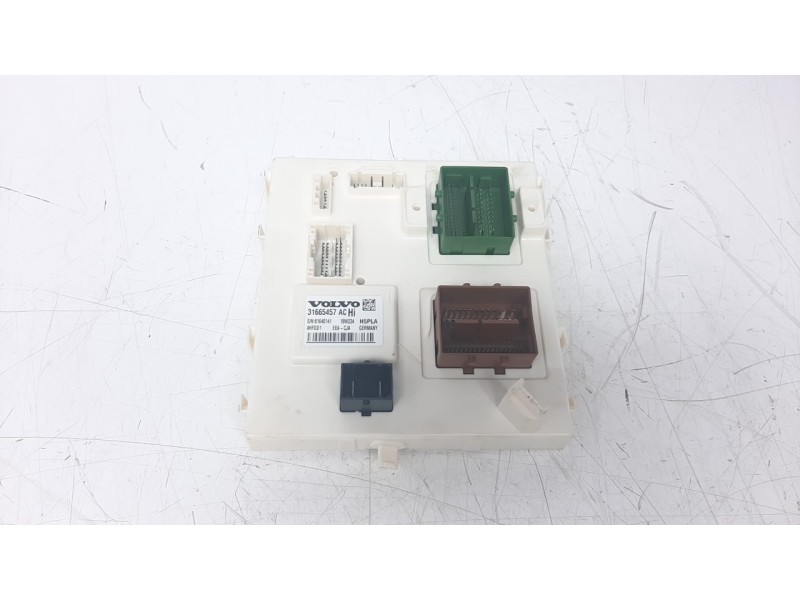 Recambio de caja reles / fusibles para volvo v60 familiar 2.0 diesel cat referencia OEM IAM 31665457  