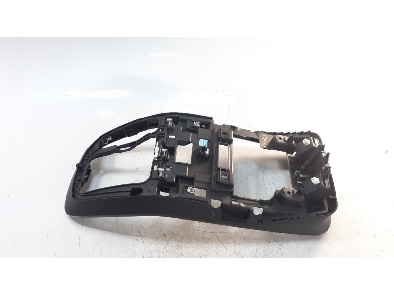 Recambio de moldura para renault scenic iv 1.2 tce energy referencia OEM IAM 682607429R  