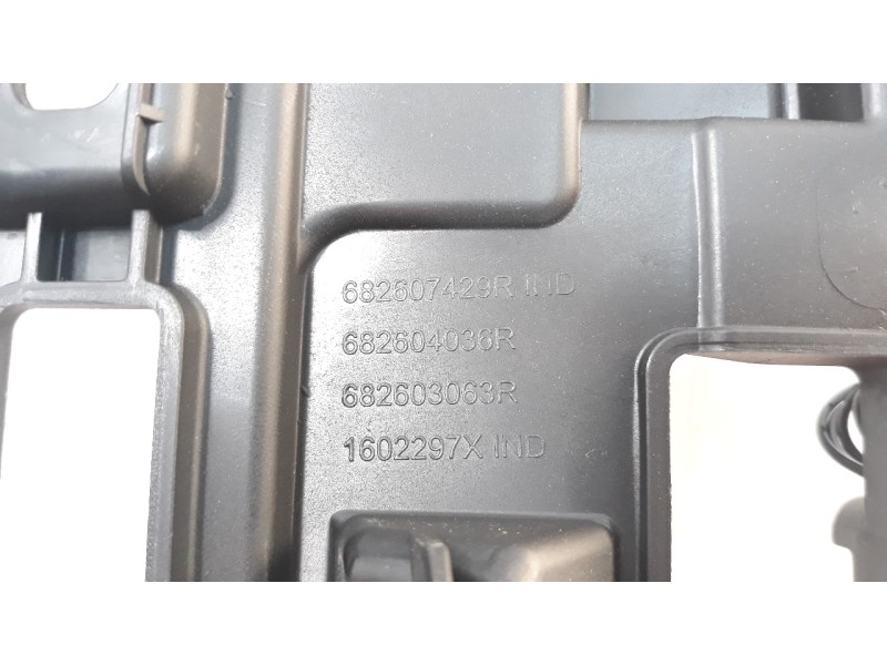 Recambio de moldura para renault scenic iv 1.2 tce energy referencia OEM IAM 682607429R  