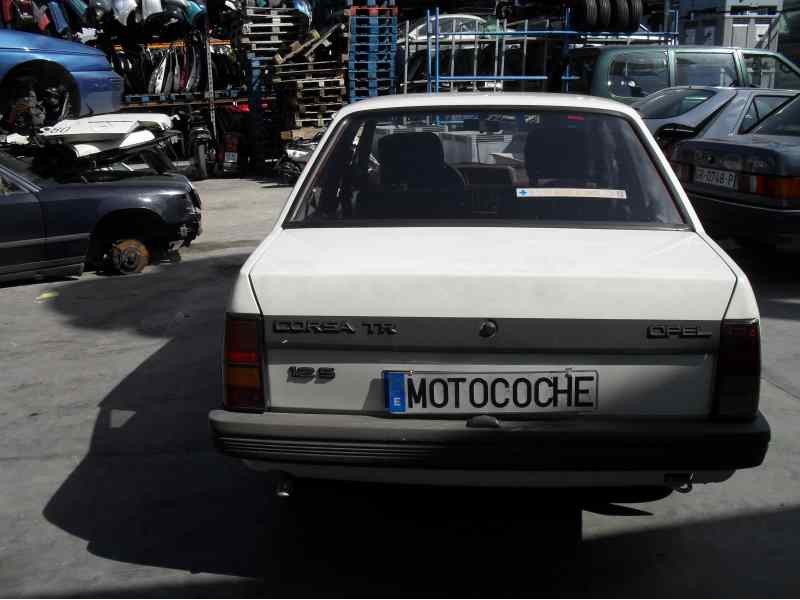 opel corsa a del año 1983