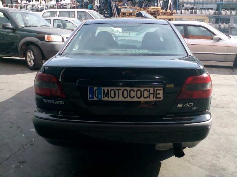 volvo s40 berlina del año 1999