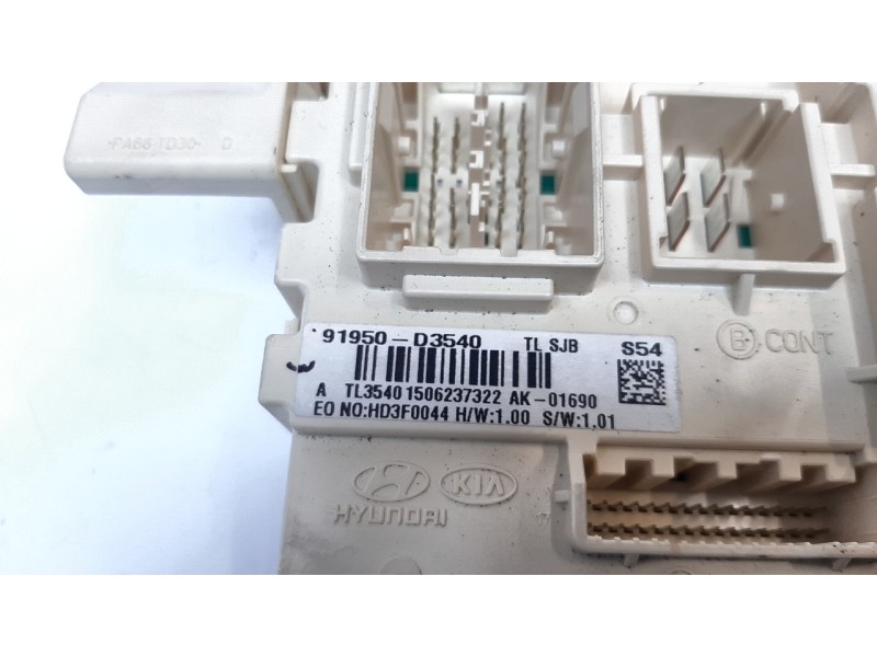 Recambio de caja reles / fusibles para hyundai tucson classic blue referencia OEM IAM 91950D3540  