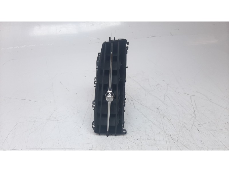 Recambio de rejilla aireadora para volvo v60 familiar 2.0 diesel cat referencia OEM IAM 31477275  