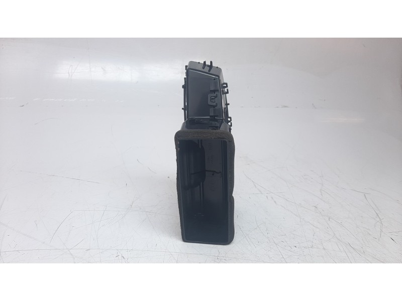Recambio de rejilla aireadora para volvo v60 familiar 2.0 diesel cat referencia OEM IAM 31477275  
