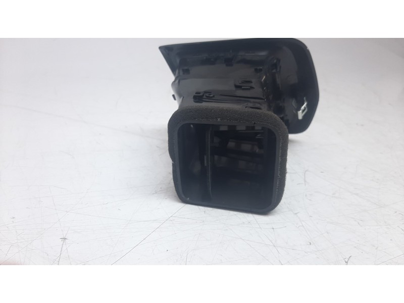 Recambio de rejilla aireadora para volvo v60 familiar 2.0 diesel cat referencia OEM IAM 31477876  