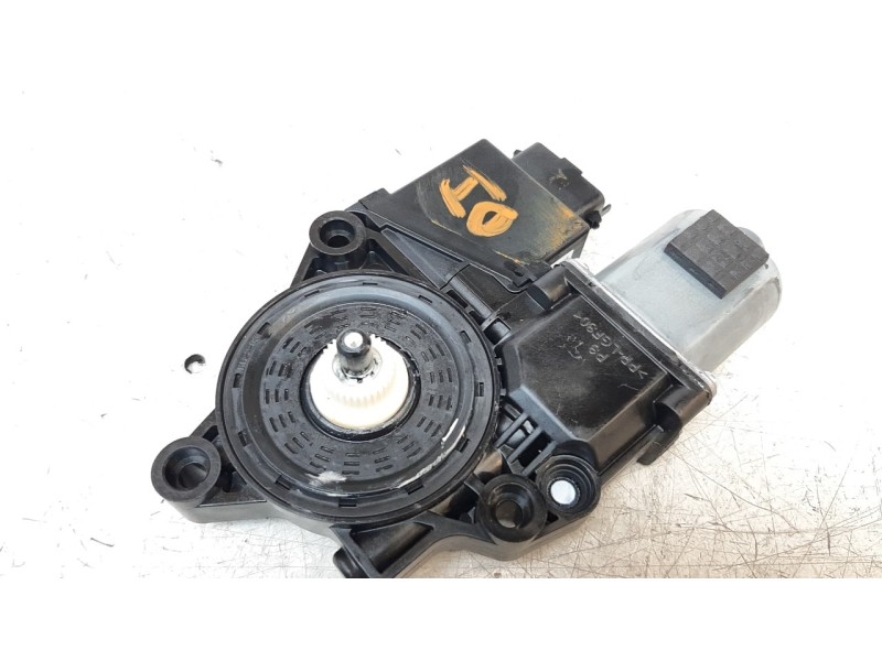 Recambio de motor elevalunas delantero izquierdo para hyundai santa fe 2.2 crdi cat referencia OEM IAM 82450S1010  
