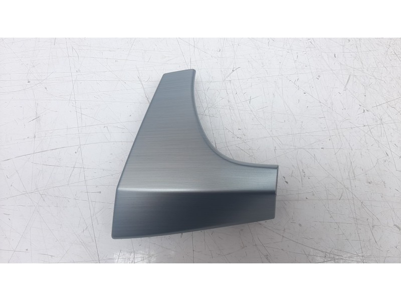 Recambio de moldura para skoda fabia 1.0 tsi referencia OEM IAM 6V1858417A  