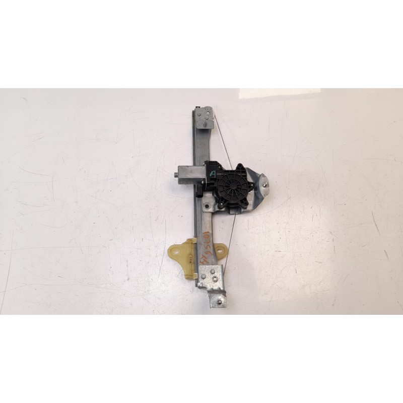 Recambio de elevalunas trasero izquierdo para renault captur 1.5 dci diesel fap energy referencia OEM IAM 827012973R 106199719 