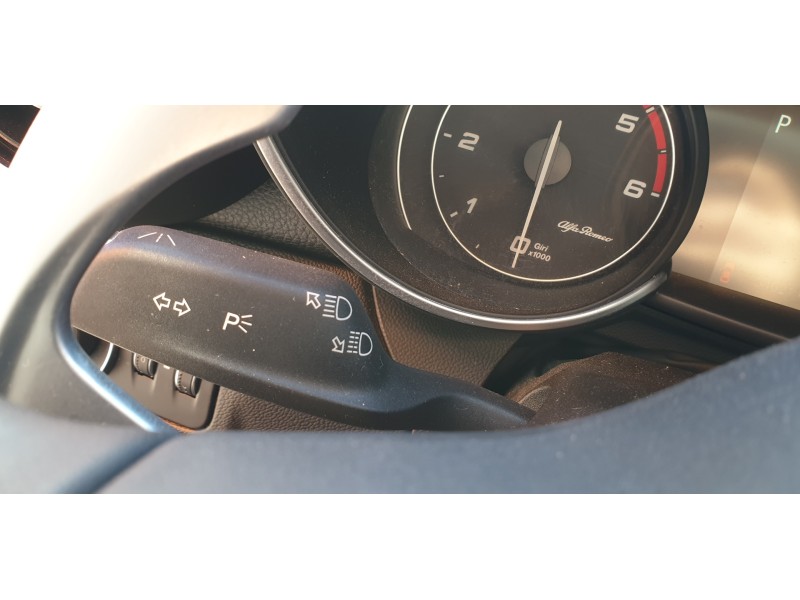 Recambio de mando multifuncion para alfa romeo giulia (952) 2.2 jtdm cat referencia OEM IAM 1561251930  