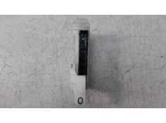 Recambio de caja reles / fusibles para toyota corolla (e21) referencia OEM IAM 8273002P80 63589313  2