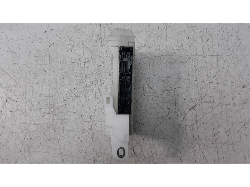 Recambio de caja reles / fusibles para toyota corolla (e21) referencia OEM IAM 8273002P80 63589313 
