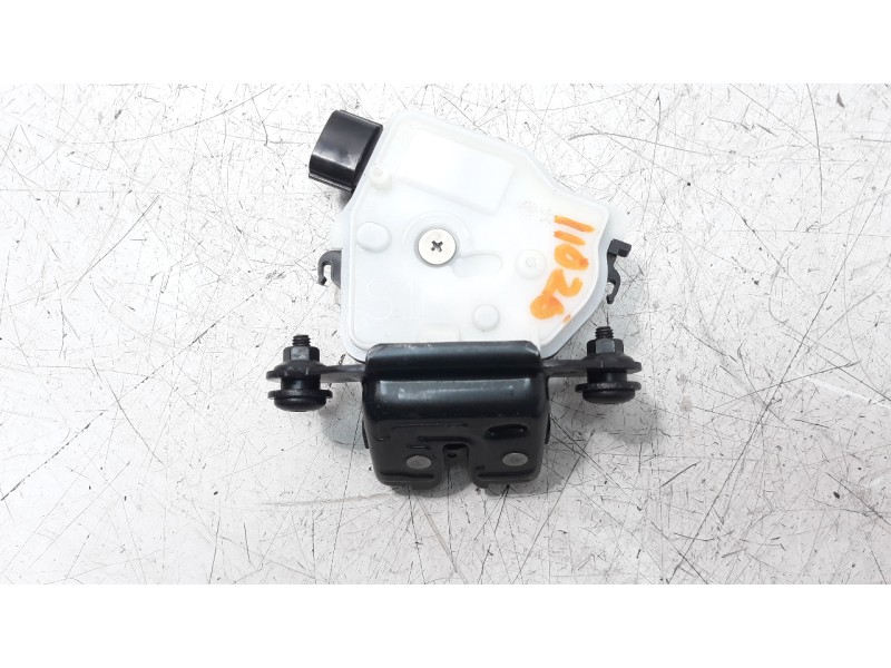 Recambio de cerradura maletero / porton para toyota corolla (e21) referencia OEM IAM 6935002100  