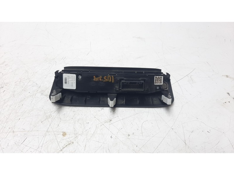Recambio de pantalla multifuncion para hyundai i20 1.2 16v cat referencia OEM IAM 93700C8030  