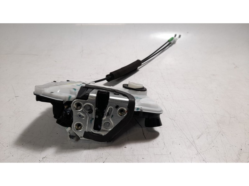 Recambio de cerradura puerta delantera derecha para toyota corolla (e21) referencia OEM IAM 6903002511  