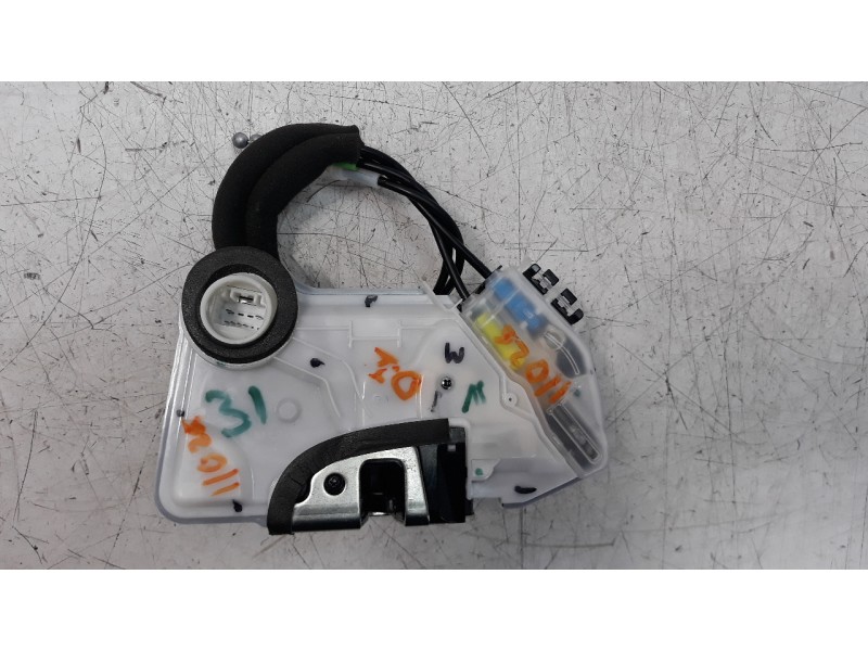 Recambio de cerradura puerta delantera izquierda para toyota corolla (e21) referencia OEM IAM 6904002491  