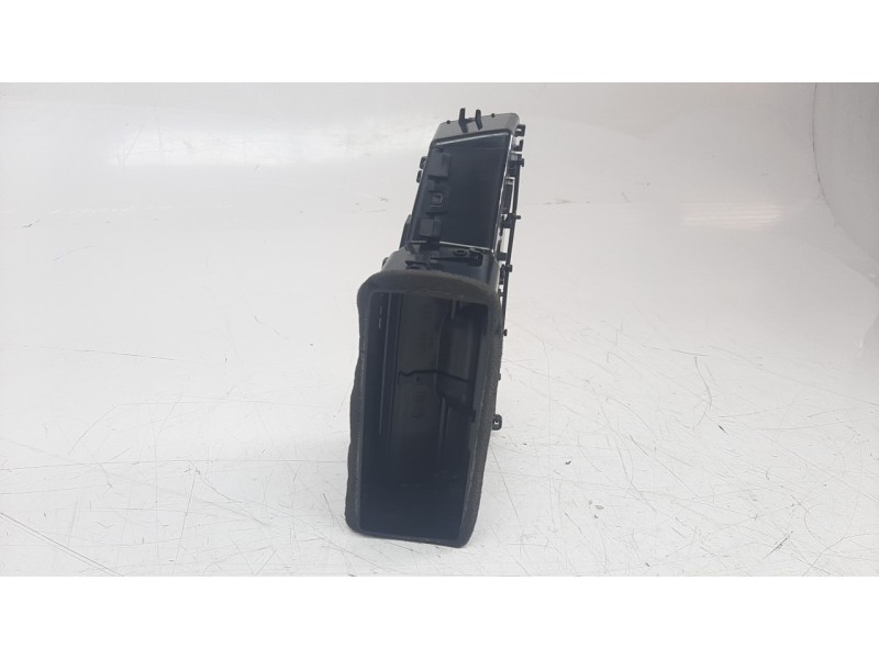 Recambio de rejilla aireadora para volvo v60 familiar 2.0 diesel cat referencia OEM IAM 31477274  
