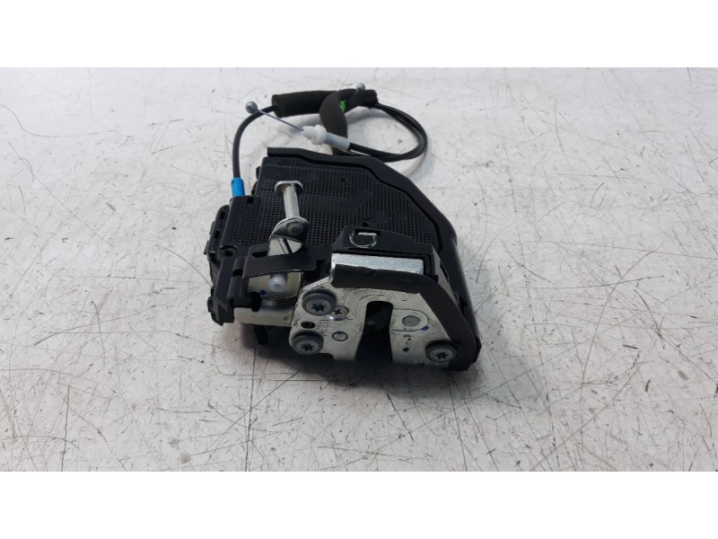 Recambio de cerradura puerta trasera izquierda para toyota corolla (e21) referencia OEM IAM 696002580  