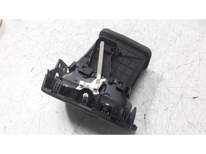 Recambio de rejilla aireadora para kia stonic (ybcuv) 1.2 cat referencia OEM IAM 97490H8000WK  