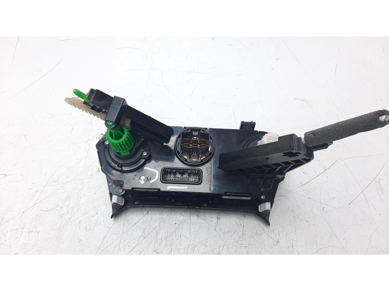 Recambio de mando calefaccion / aire acondicionado para hyundai i20 1.2 16v cat referencia OEM IAM 97250C8410  