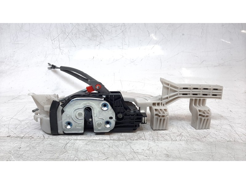 Recambio de cerradura puerta delantera derecha para hyundai santa fe 2.2 crdi cat referencia OEM IAM 81320S1020  