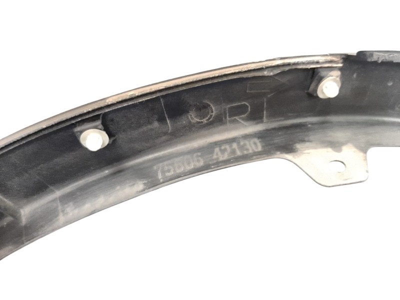 Recambio de aletin trasero izquierdo para toyota rav4 referencia OEM IAM 7560642130  