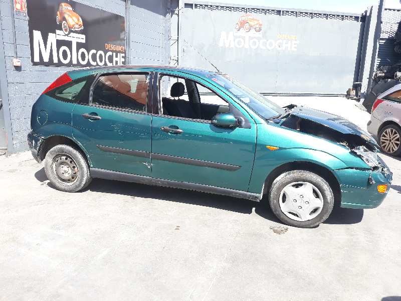 ford focus berlina (cak) del año 2000