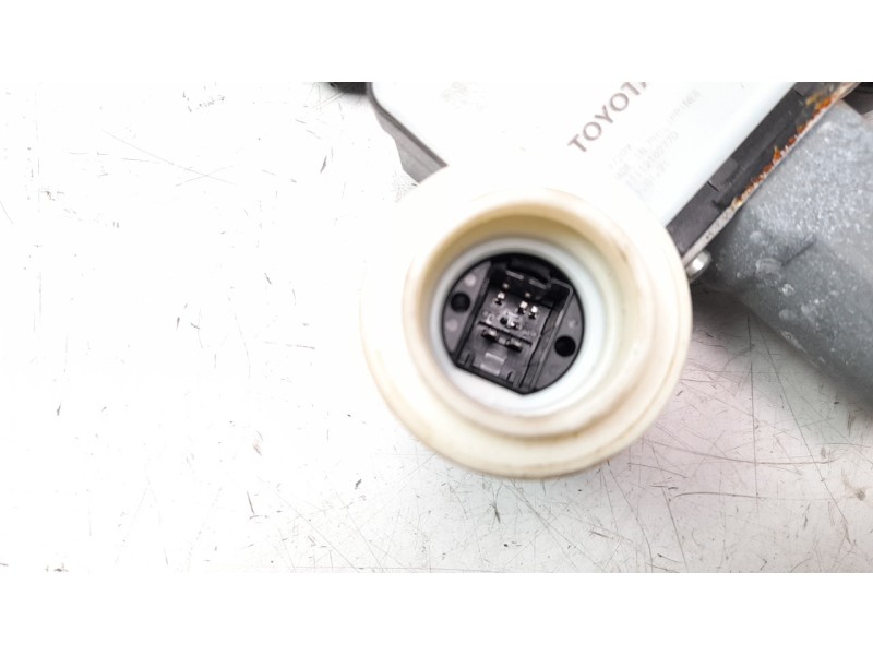 Recambio de elevalunas delantero izquierdo para toyota corolla (e21) referencia OEM IAM 6982002741  