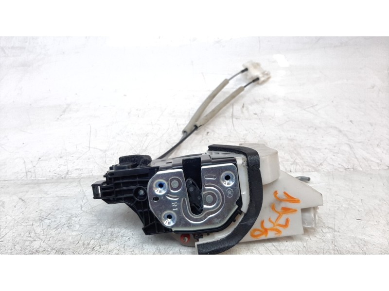 Recambio de cerradura puerta trasera derecha para hyundai santa fe 2.2 crdi cat referencia OEM IAM 81420S1020  
