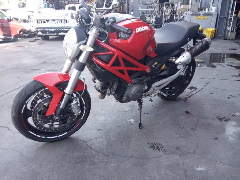 ducati monster 696 del año 2009