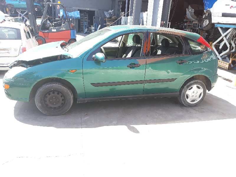 ford focus berlina (cak) del año 2000