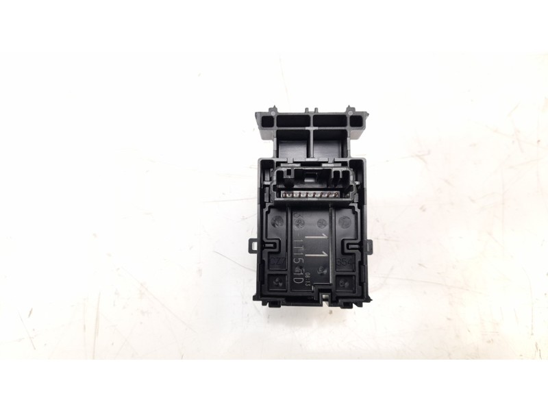 Recambio de mando elevalunas delantero derecho para toyota corolla (e21) referencia OEM IAM 8481002240  