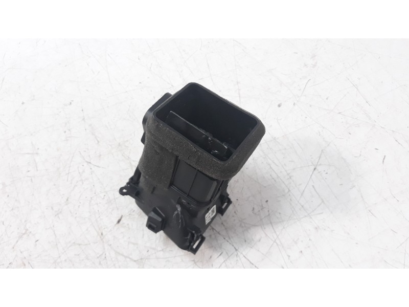 Recambio de rejilla aireadora para kia stonic (ybcuv) 1.2 cat referencia OEM IAM H897410000  