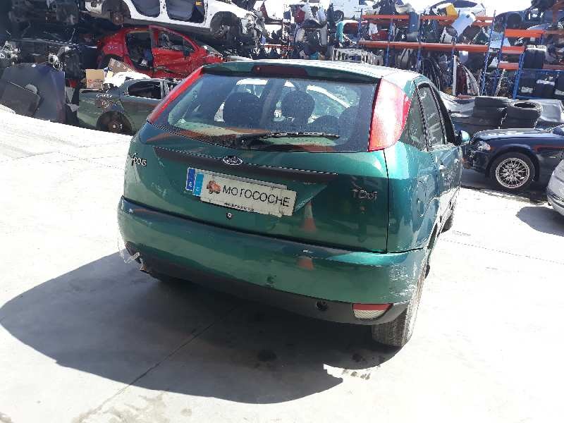 ford focus berlina (cak) del año 2000