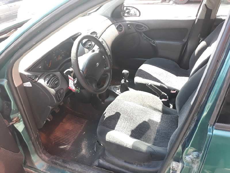 ford focus berlina (cak) del año 2000