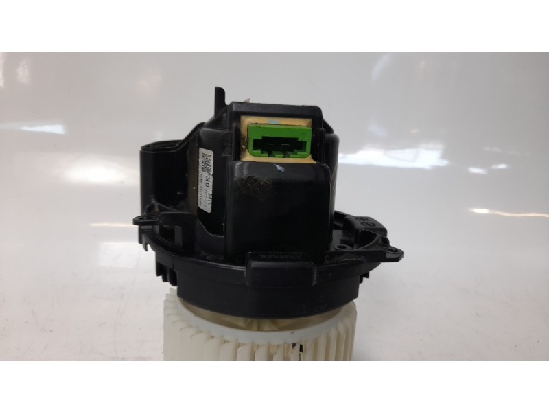 Recambio de ventilador calefaccion para dacia sandero 0.9 tce cat referencia OEM IAM 272106020R 34173 VHF310017