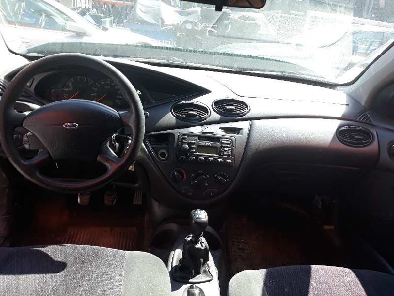 ford focus berlina (cak) del año 2000